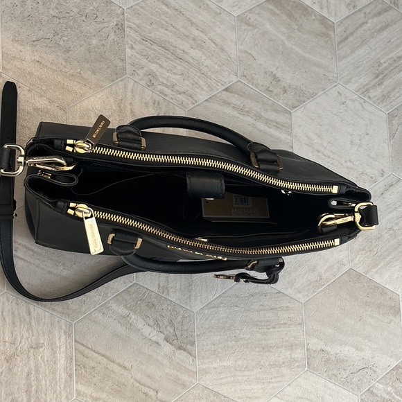 Michael Kors Sutton - Picture 9 of 11